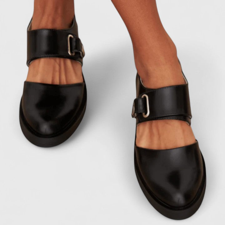 Ieva - Stylish retro-style shoes with a modern accent
