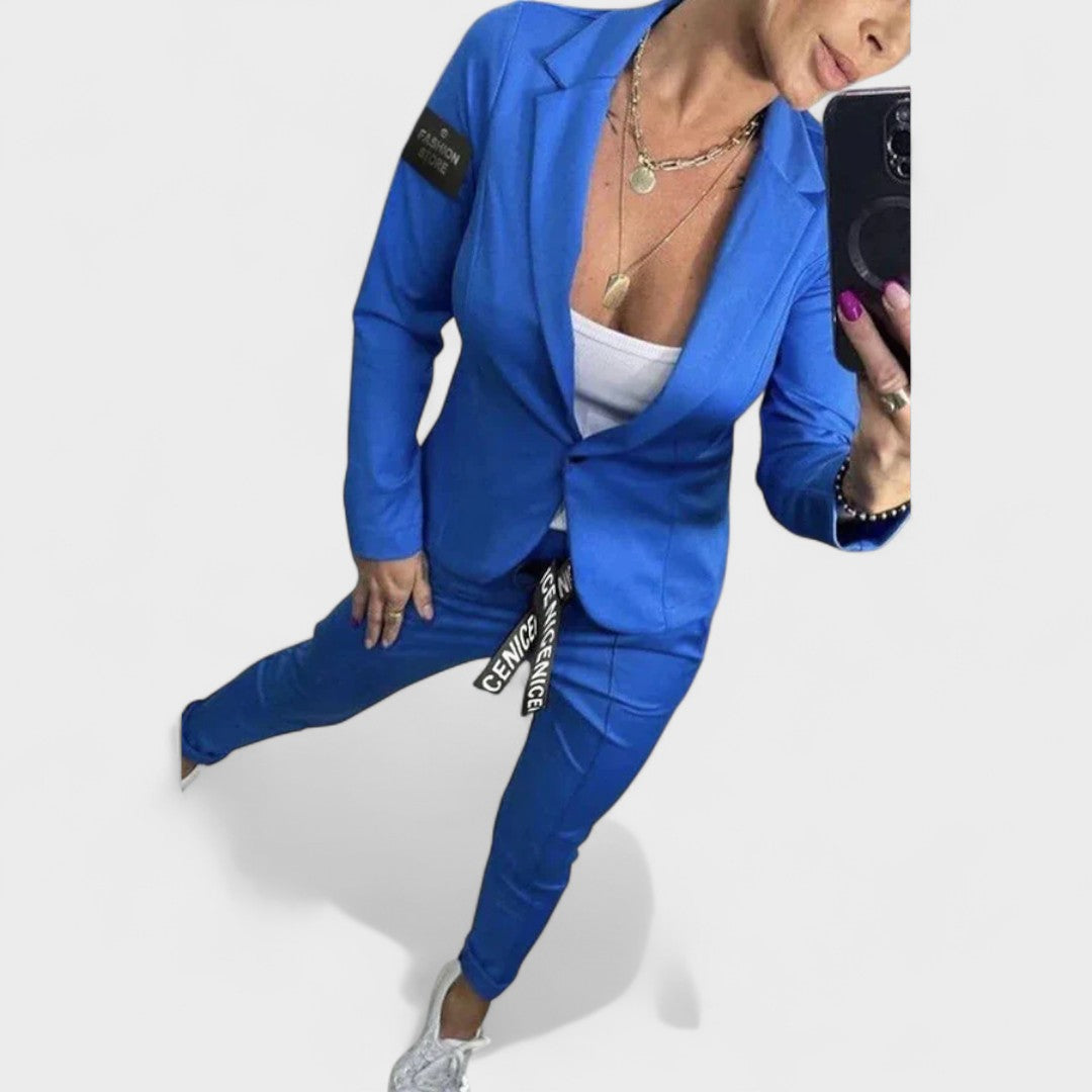 Karolina - Custom-Fitted Set with Soft Blazer and Loose Sports Pants