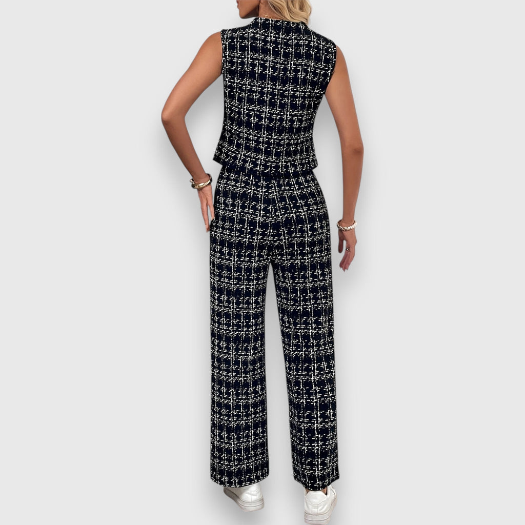 Two-Piece Set with V-Neckline and Matching Pants
