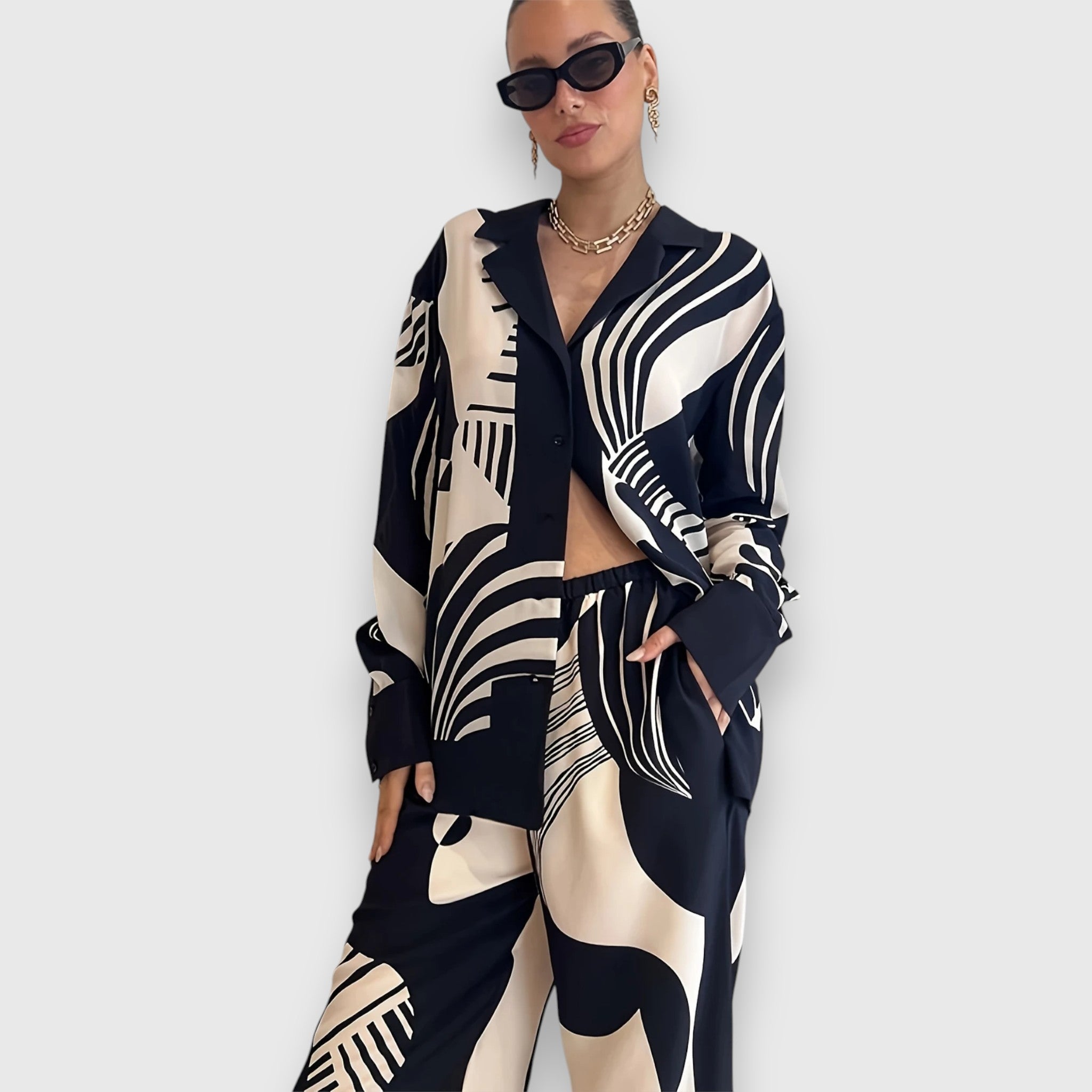Double Set with Elegant Geometric Design