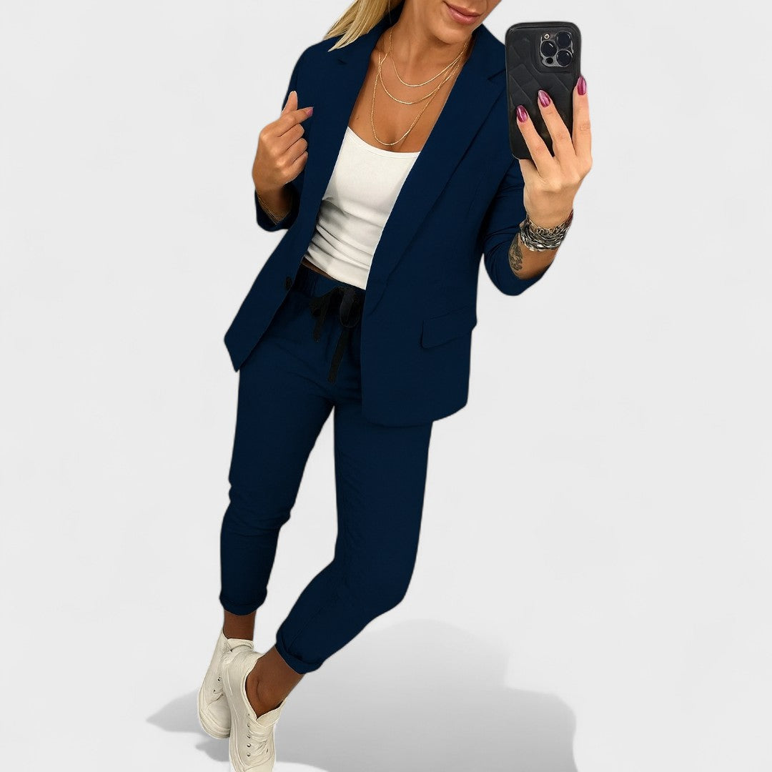 Karolina - Custom-Fitted Set with Soft Blazer and Loose Sports Pants