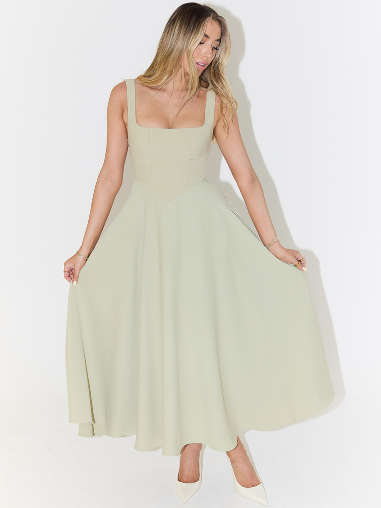 Elegant Midi Dress with Romantic Silhouette