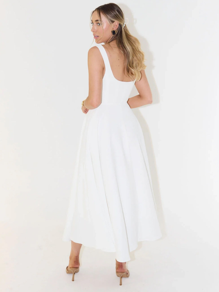 Elegant Midi Dress with Romantic Silhouette