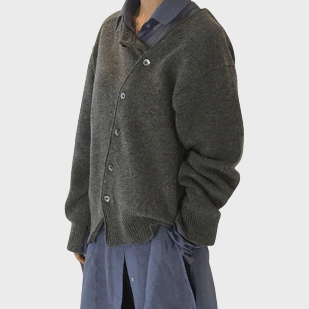 Ugnė | Soft sweater with a playful button closure detail