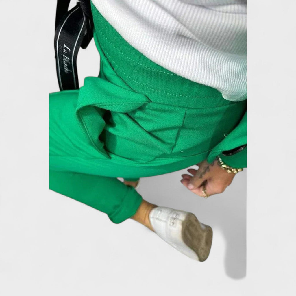 Karolina - Custom-Fitted Set with Soft Blazer and Loose Sports Pants